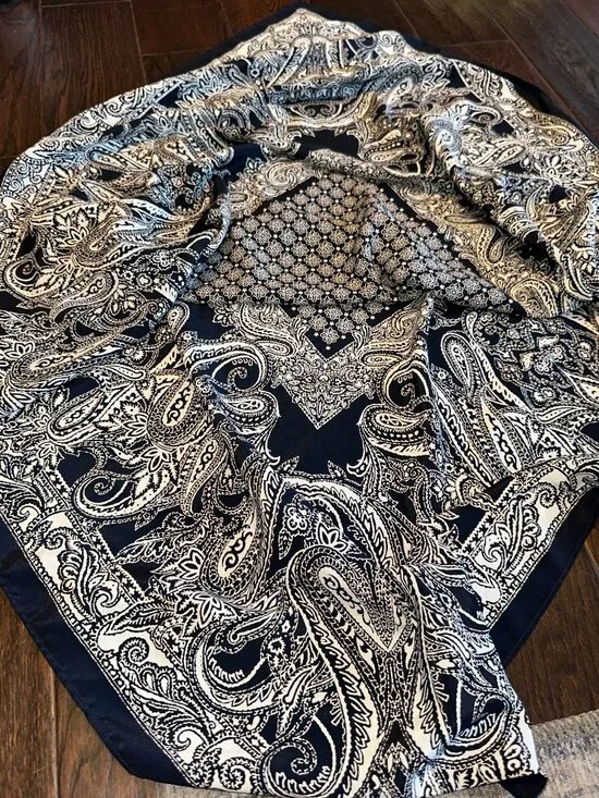 Extra Large blue & white scarf - Picture 2 of 2